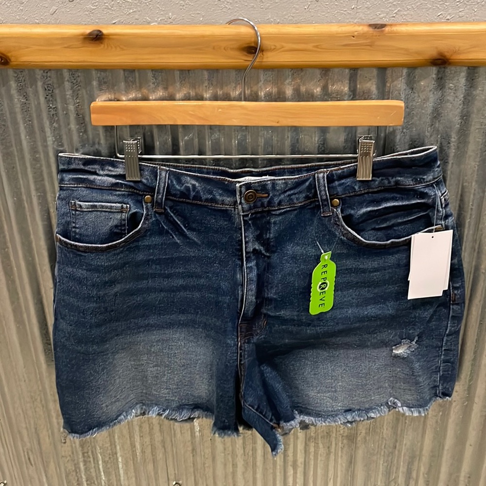 NWT Redy Jean Shorts. Size 31